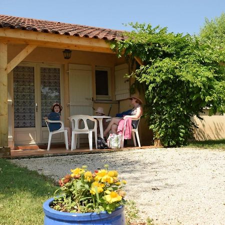 Village De Gites Le Chatenet Thonac Exterior foto