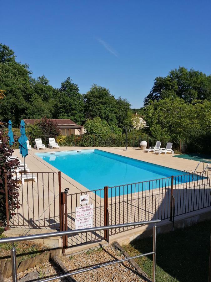 Village De Gites Le Chatenet Thonac Exterior foto